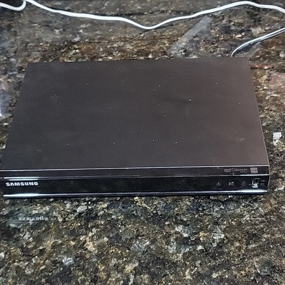 SAMSUNG DVD-E360 DVD Player No Remote or AV